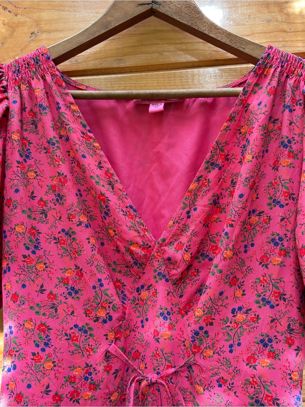 Betsey Johnson Darling Ditsy Printed Rayon Crepe Mini Dress Fruit Dove XS - Picture 4 of 6